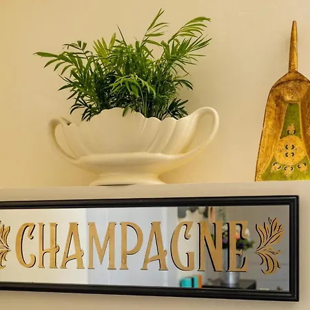 Champagne House - - An Oasis Full Of Elegance, Luxury And Charm Villa