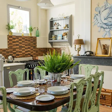 Champagne House - - An Oasis Full Of Elegance, Luxury And Charm * Condom