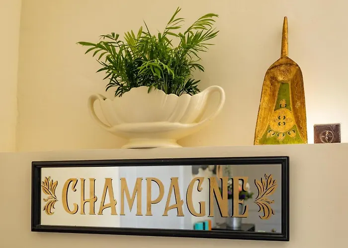 Champagne House- Oasis De Luxe & De Charme - Coeur De - 10-12 Pers - Piscine, Cuisine D'ete, Patio, Bar & Piano Villa