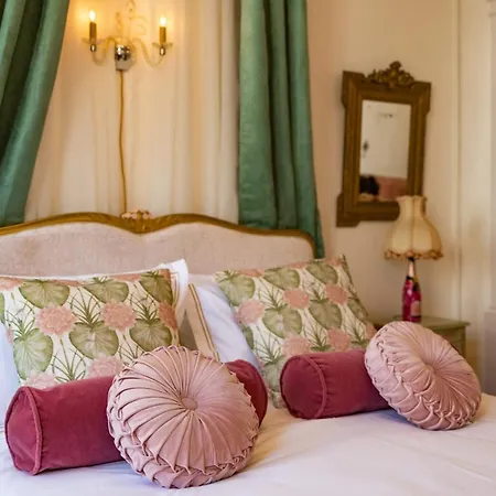 Champagne House - - An Oasis Full Of Elegance, Luxury And Charm Condom